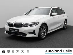 Alpinweiß uni300schwarz Gebraucht 2022 BMW 320e Sport Line Limousine | 26.499 € (Guter Preis)