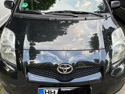 Schwarz Gebraucht 2011 Toyota Yaris Kleinwagen | 3.900 € (Fairer Preis)