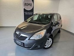 Grau Gebraucht 2011 Opel Meriva Design Edition Van / Kleinbus | 2.950 € (Guter Preis)