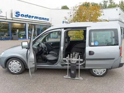 Silbersee/perl silber (m2) Gebraucht 2010 Opel Combo Van / Kleinbus | 17.990 €