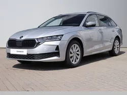 Brilliantsilber metallic Gebraucht 2024 Skoda Octavia Selection Kombi | 24.690 € (Superpreis)