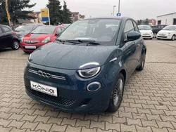 Grün Gebraucht 2022 Fiat 500e Icon Kleinwagen | 21.997 € (Etwas zu teuer)