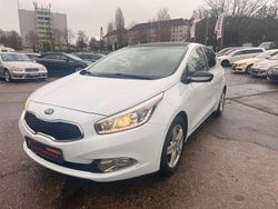 Weiß Gebraucht 2014 Kia Ceed Kleinwagen | 7.800 € (Fairer Preis)