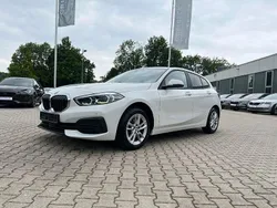 Alpinweiß Gebraucht 2021 BMW 118 Advantage Kleinwagen | 19.990 € (Fairer Preis)