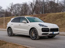 Grau Gebraucht 2021 Porsche Cayenne Turbo S SUV | 96.679 €