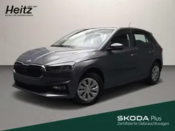 Graphite grau metallic Gebraucht 2024 Skoda Fabia Essence Limousine | 17.590 € (Guter Preis)