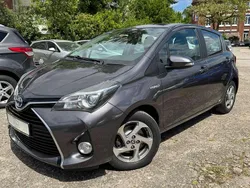 Grey metallic Gebraucht 2014 Toyota Yaris Hybrid Comfort Kleinwagen | 10.799 € (Etwas zu teuer)