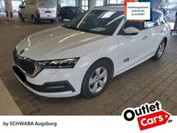 Moonweiß perleffekt Gebraucht 2023 Skoda Octavia Ambition Kombi | 23.980 € (Guter Preis)