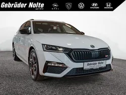 Weiss / Gebraucht 2021 Skoda Octavia RS Kombi | 32.950 € (Fairer Preis)