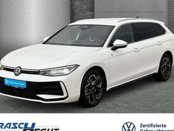 Weiß Gebraucht 2025 VW Passat R-line Kombi | 47.390 € (Guter Preis)