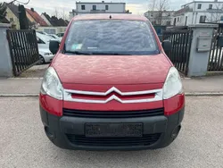 Rot Gebraucht 2010 Citroën Berlingo Van / Kleinbus | 2.590 € (Fairer Preis)