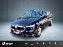 Schwarz (blackmagic perleffekt ) Neu 2025 Skoda Scala Essence Kleinwagen | 21.470 € (Guter Preis)