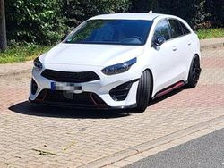 Weiß Gebraucht 2023 Kia ProCeed GT Kleinwagen | 27.500 € (Guter Preis)