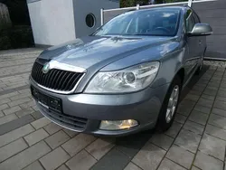 Platingrau metallic Gebraucht 2013 Skoda Octavia Best of Kombi | 3.999 € (Fairer Preis)