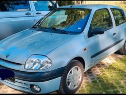 Silber Gebraucht 2000 Renault Clio II Kleinwagen | 2.150 €