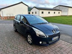 Blau Gebraucht 2010 Peugeot 5008 Van / Kleinbus | 3.000 € (Etwas zu teuer)