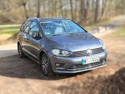 Grau Gebraucht 2017 VW Golf Sportsvan Comfortline Van / Kleinbus | 15.400 € (Fairer Preis)