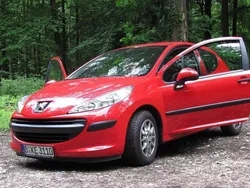 Rot Gebraucht 2008 Peugeot 207 Filou Limousine | 3.500 € (Etwas zu teuer)
