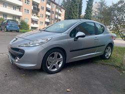 Grau Gebraucht 2009 Peugeot 207 Coupé | 2.550 € (Etwas zu teuer)