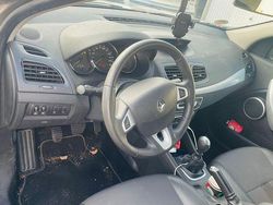 Grau Gebraucht 2010 Renault Fluence Dynamique Limousine | 4.250 €