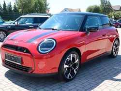 Rot Gebraucht 2024 Mini Cooper Classic Kleinwagen | 31.990 € (Guter Preis)