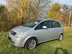 Silber Gebraucht 2003 Opel Meriva Cosmo Van / Kleinbus | 2.300 € (Teuer)
