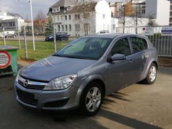 Silber Gebraucht 2009 Opel Astra Edition Limousine | 3.999 € (Teuer)