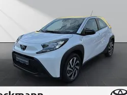 Weiss Gebraucht 2025 Toyota Aygo Business Edition Kleinwagen | 17.990 € (Fairer Preis)