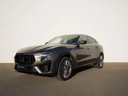 Grau Gebraucht 2019 Maserati Levante SUV | 54.500 € (Etwas zu teuer)