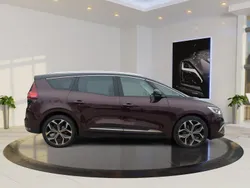 Rot metallic Gebraucht 2021 Renault Grand Scénic IV Intens Van / Kleinbus | 27.300 €