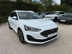 Weiß Gebraucht 2023 Ford Focus Titanium Limousine | 14.999 € (Superpreis)
