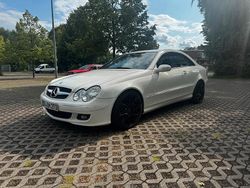Weiß Gebraucht 2009 Mercedes CLK350 Coupé | 5.999 €