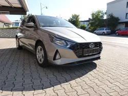 Grau Gebraucht 2022 Hyundai i20 Essential Limousine | 14.599 € (Guter Preis)