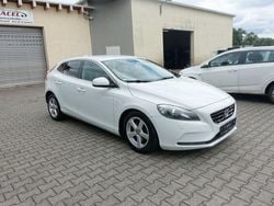 Weiß Gebraucht 2016 Volvo V40 Momentum Kombi | 5.990 € (Fairer Preis)