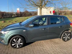 Oxidgrün Gebraucht 2024 Dacia Sandero Expression Kleinwagen | 14.999 € (Superpreis)