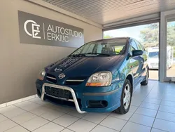 Blau Gebraucht 2001 Nissan Almera Tino Van / Kleinbus | 1.900 € (Guter Preis)