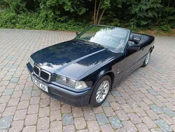 Blau Gebraucht 1999 BMW 318 Cabriolet Exclusive Cabrio | 10.111 € (Fairer Preis)