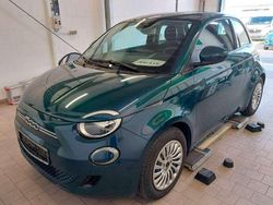 Grün Gebraucht 2023 Fiat 500e Kleinwagen | 21.898 € (Fairer Preis)