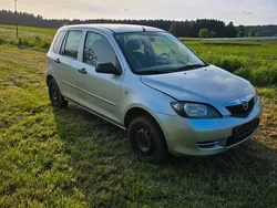 Silber Gebraucht 2004 Mazda 2 Kleinwagen | 1.800 €