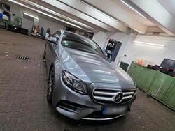 Grau Gebraucht 2016 Mercedes E220 Limousine | 25.900 €