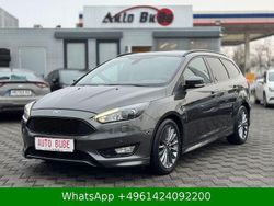 Grau Gebraucht 2018 Ford Focus ST-Line Limousine | 13.950 € (Fairer Preis)