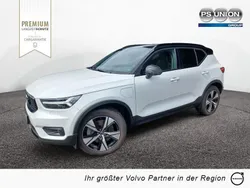 Weiss / crystal weiss Gebraucht 2022 Volvo XC40 R-Design SUV | 34.990 € (Guter Preis)