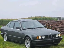 Grau Gebraucht 1988 BMW 520 Limousine | 3.390 €