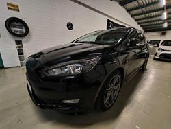 Schwarz Gebraucht 2017 Ford Focus ST-Line Kombi | 10.900 € (Fairer Preis)