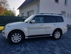 Weiß Gebraucht 2017 Mitsubishi Pajero SUV | 30.600 € (Fairer Preis)