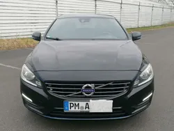 Schwarz Gebraucht 2017 Volvo V60 Momentum Kombi | 10.500 € (Guter Preis)