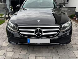 Schwarz Gebraucht 2016 Mercedes E220 Limousine | 13.500 € (Teuer)