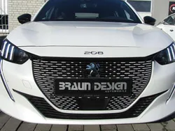 Lack weiss perlglänzend Gebraucht 2020 Peugeot e-208 GT-line Kleinwagen | 17.800 € (Teuer)