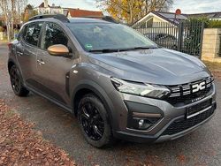 Grau Gebraucht 2024 Dacia Sandero Extreme Limousine | 15.750 € (Guter Preis)