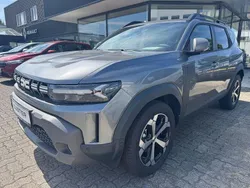 Grau Neu 2025 Dacia Duster Journey SUV | 30.425 € (Etwas zu teuer)